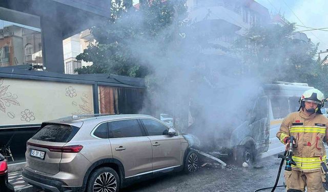 Öğrenci servisi yandı: 13 çocuk son anda kurtarıldı