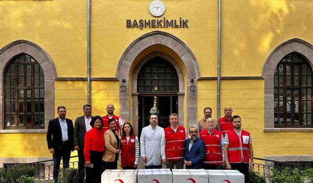 Türk Kızılay Manisa’dan tedavi gören vatandaşlara giysi desteği