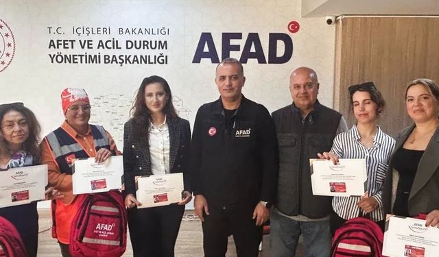 Manisa’nın ilk yerel afet gönüllüleri sertifikalarını aldı