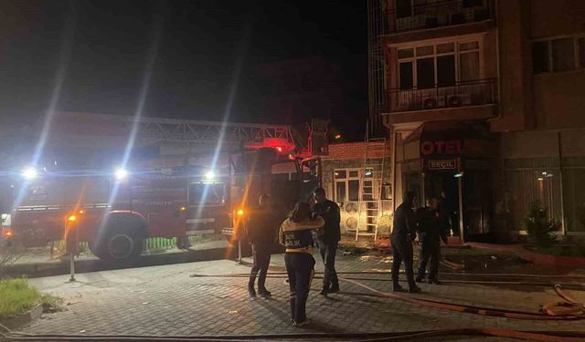 Alaşehir'de 5 katlı otelde korkutan yangın