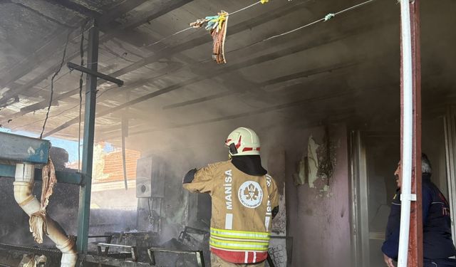 Kula’da müstakil evde çıkan yangın paniğe neden oldu