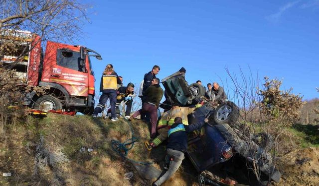 Şarampole uçan otomobilin sürücüsü yaralandı