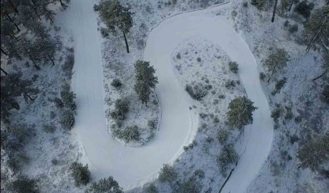 Karla kaplanan Demirci'de kartpostallık manzaralar