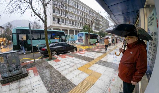 Manisa'da esnafın fırtına ve yağmurla imtihanı
