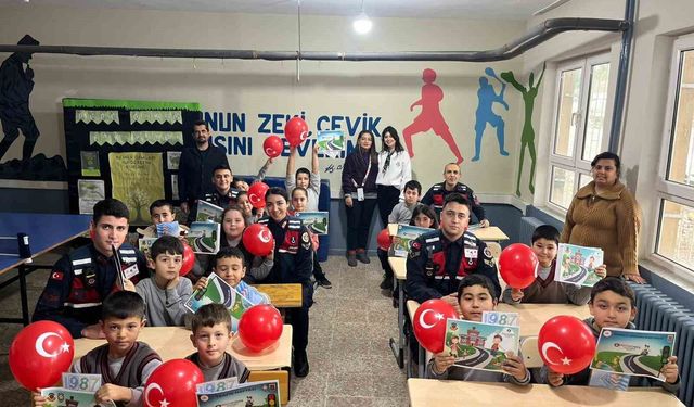 Salihli'de minik öğrenciler jandarmayı yakından tanıdı