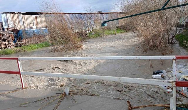 Bakırçay taştı, Soma'da sokaklar sular altında kaldı