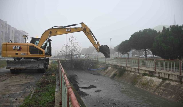 Dereyi çöplüğe çevirmişler