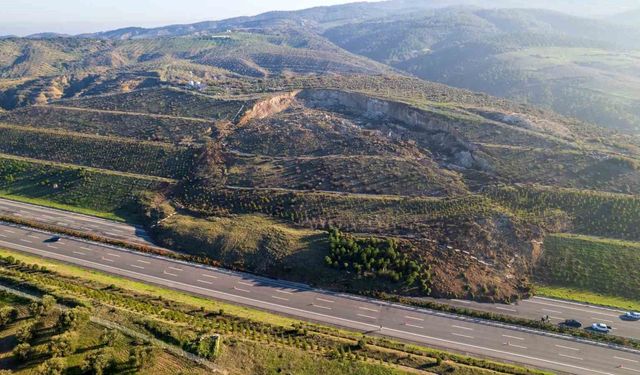 İzmir - İstanbul otoyolunda korkutan heyelan