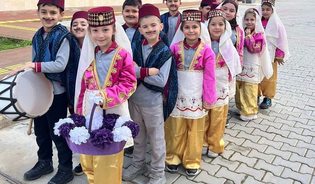 Küçük davulcular mahalleyi şenlendirdi