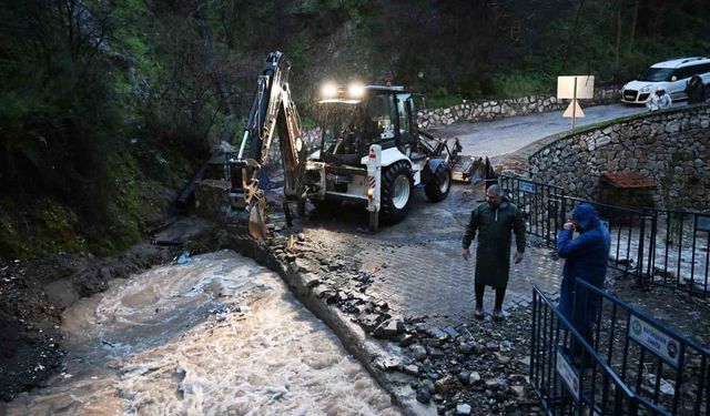 Manisa'da muhtemel taşkınlara karşı ekipler seferber oldu