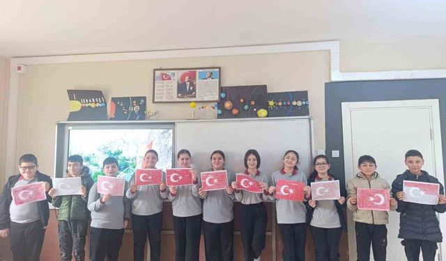 Sarıgöl'de okullarda 'Bayrağımıza saygı ve sevgi' etkinliği