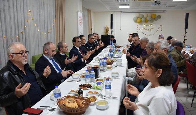 Kaymakam Güldoğan huzurevi sakinleriyle iftarda buluştu