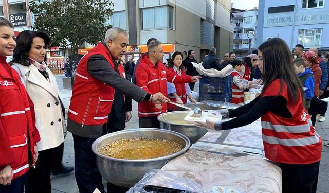 Kızılay'ın iftar çadırı Alaşehir'de dayanışmanın simgesi oldu