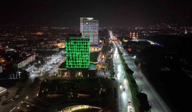 Manisa Büyükşehir Belediyesinden Tıp Bayramı'na özel ışıklandırma