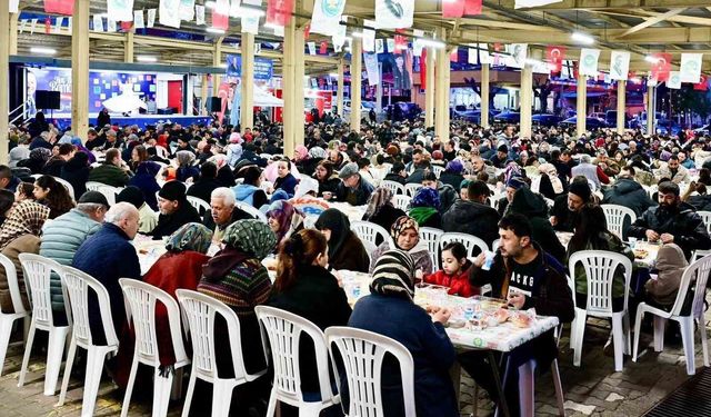 Manisa Büyükşehir'in iftar sofrası Kırkağaç'ta kuruldu