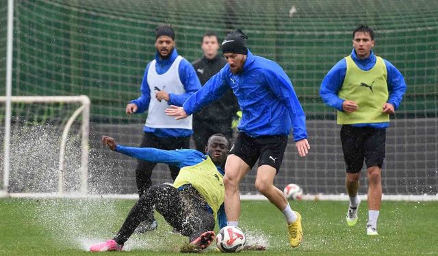 Manisa FK'da Adana Demirspor mesaisi sürüyor