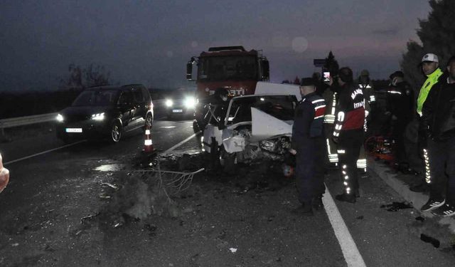 Manisa'da feci kaza: 2 ölü, 5 yaralı