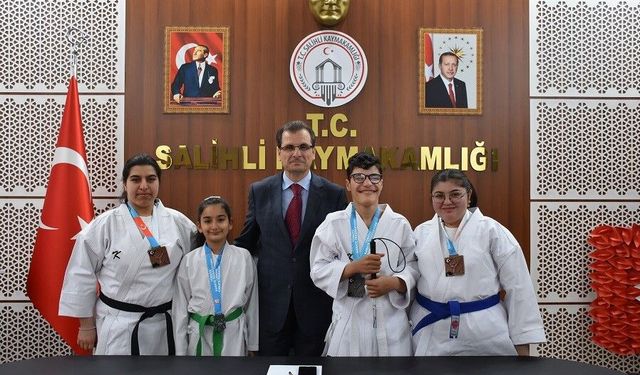 Salihli'nin karate yıldızları Türkiye dereceleriyle gururlandırdı