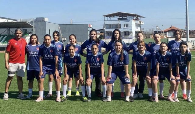 Saruhanlı'da kız futbol takımı kuruldu