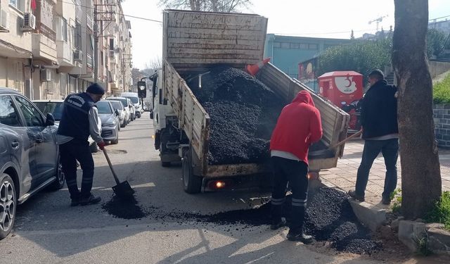 Şehzadeler'de bozulan yollar onarılıyor