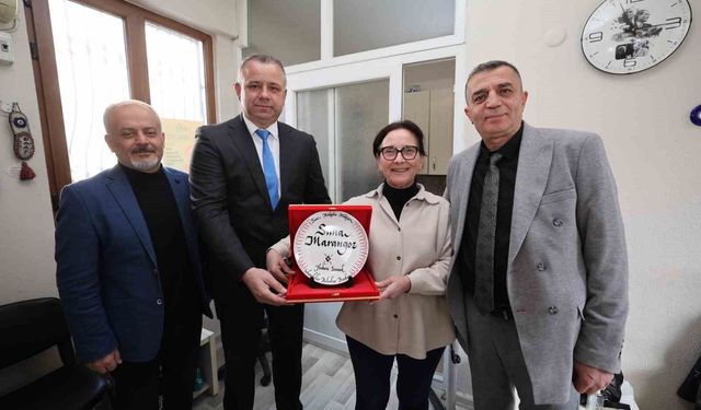 Şehzadeler'de kadın muhtarlara 8 Mart ziyareti