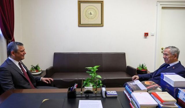 CHP Lideri Özgür Özel, TBMM 22.Dönem Başkanı Arınç’ı ziyaret etti