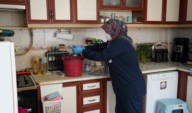 Başkan Balaban talimat verdi yaşlı kadının evi pırıl pırıl yapıldı