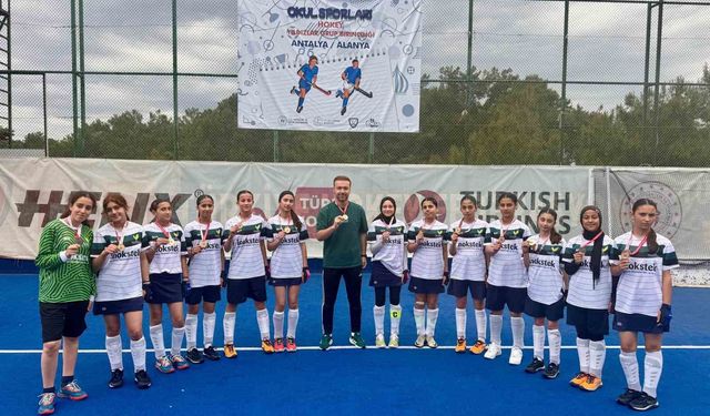 Manisa'nın kızları turnuvadan şampiyon ayrıldı