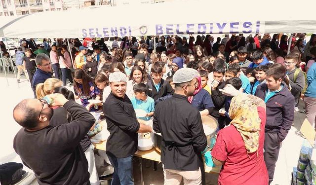 Şehit öğretmen ve öğrenciler için Selendi'de duygu dolu hayır