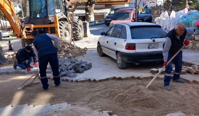 Şehzadeler'de bozulan yol ve kaldırımlar için ihale yapıldı