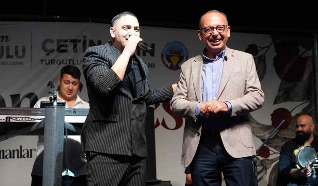 Turgutlu'da 'Roman Gecesi' ile eğlence zirveye çıktı