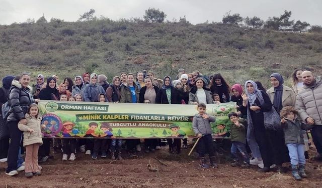Turgutlulu minikler 250 fidanı toprakla buluşturdu