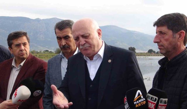 TZOB Genel Başkanı Bayraktar, Manisa'da su altında kalan tarım arazilerini inceledi, destek çağrısı yaptı
