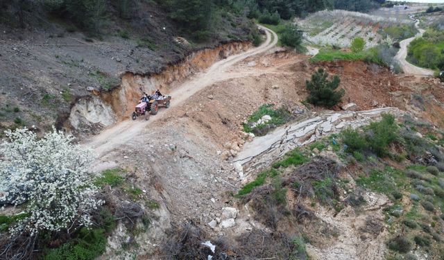 Heyelan yaşanan yol 3 aydır kapalı
