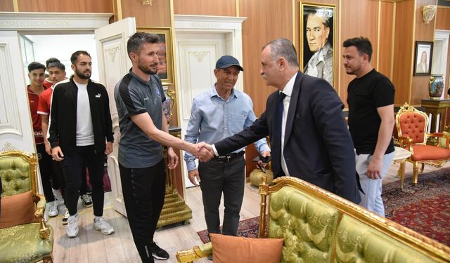Genç kramponlara Başkan Balaban'dan destek