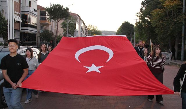 Kula'da 19 Mayıs coşkusu fener alayıyla taçlandı