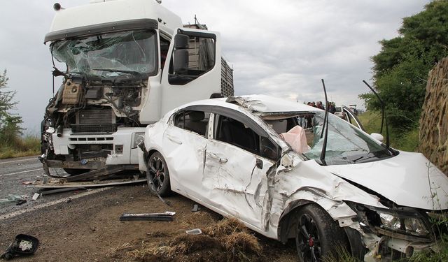 Kula'da zincirleme trafik kazası: 8 yaralı, 1 gözaltı