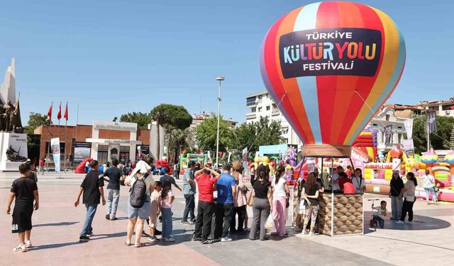 Kültür Yolu Festivali coşkusu Manisa'ya damga vurdu