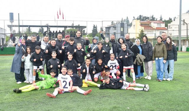 Kuşadası’nda Yıldızspor 45 FK’dan kupa şov!