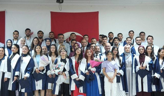 MCBÜ Sarıgöl MYO'da mezuniyet sevinci