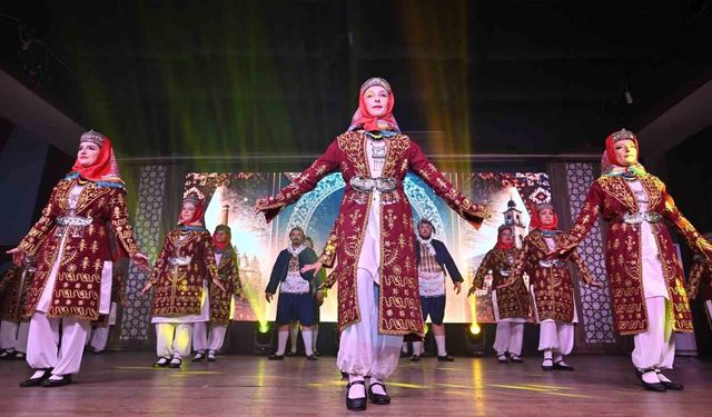 Halk dansları gala gecesi büyüledi