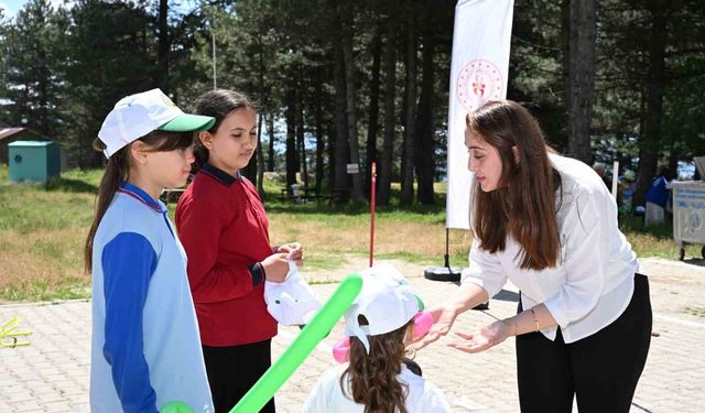 Manisa'da çocukların uçurtma şenliği neşesi