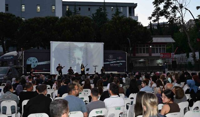 Manisa'da 'Gezen Sinema Tırı' coşkusu
