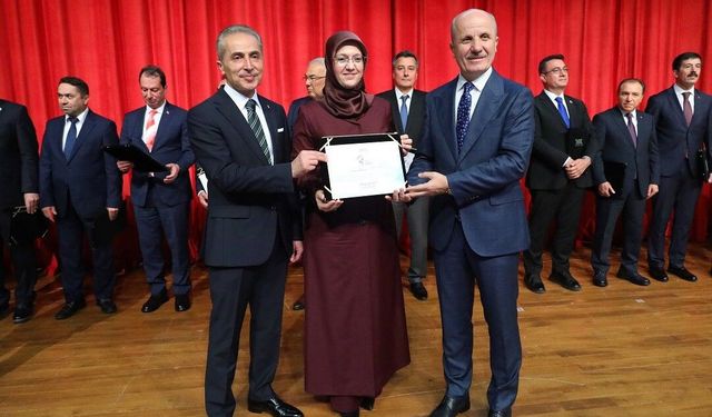 MCBÜ Merkez Yerleşkesi 'Spor Dostu Kampüs' ödülünü aldı