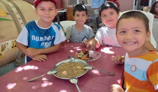 Sarıgöl'de aşure kazanları kaynamaya başladı