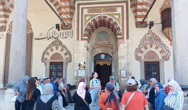 Sarıgöllü kadınlar Manisa'da tarih ve kültür yolculuğuna çıktı