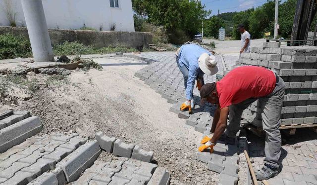 Şehzadeler'de 20 bin metrekare kilit parke taşı döşenecek