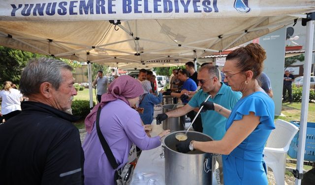 Yunusemre'de aşure bereketi mahalle mahalle yayılıyor