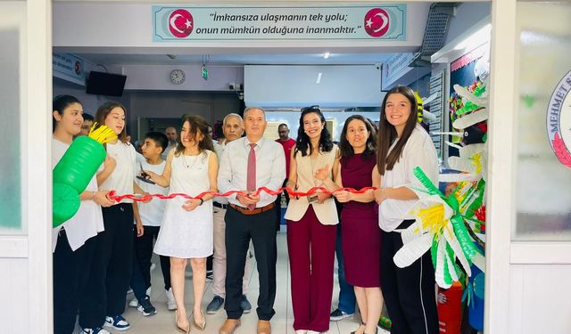 Atık malzemelerden yapılan tasarım ve resim sergisi