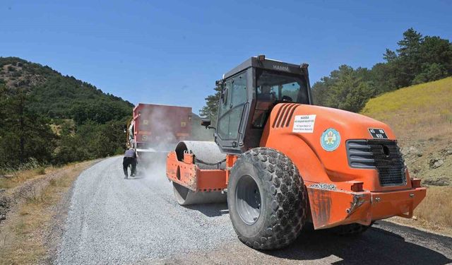 Gördes'in kritik yolunda asfalt mesaisi başladı